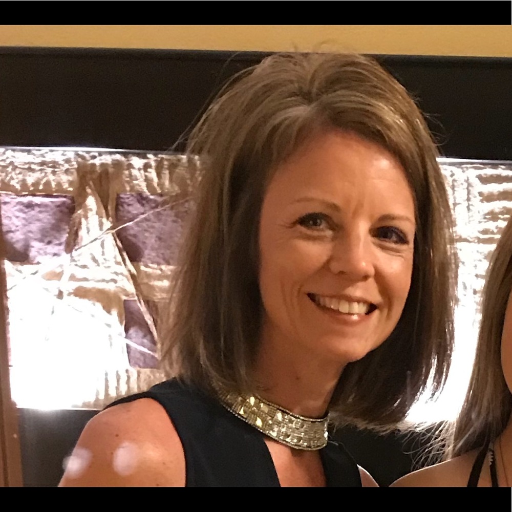 Make me an offer!😃Meet your Posher, Sue